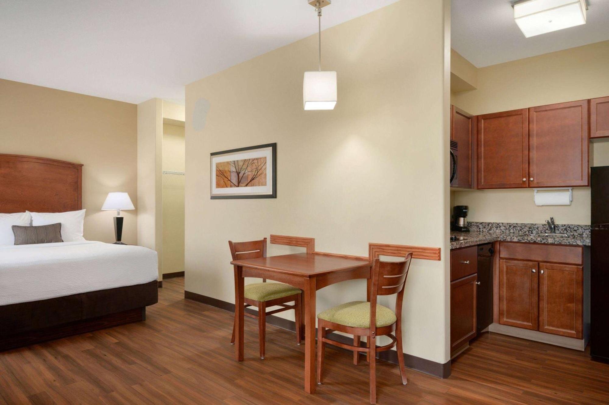 Days Inn & Suites By Wyndham Sherwood Park Edmonton Eksteriør billede
