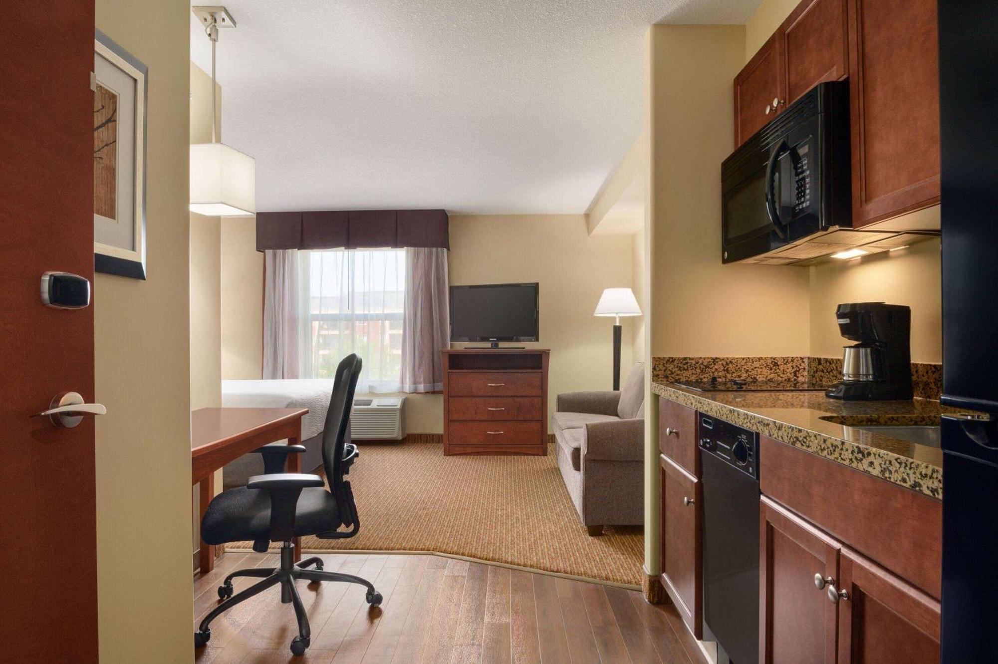 Days Inn & Suites By Wyndham Sherwood Park Edmonton Eksteriør billede