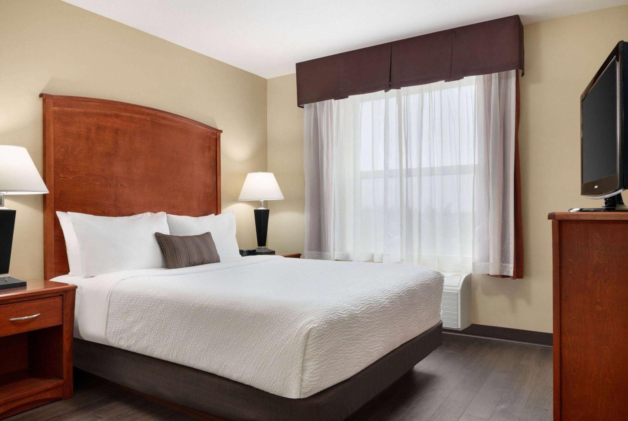 Days Inn & Suites By Wyndham Sherwood Park Edmonton Eksteriør billede